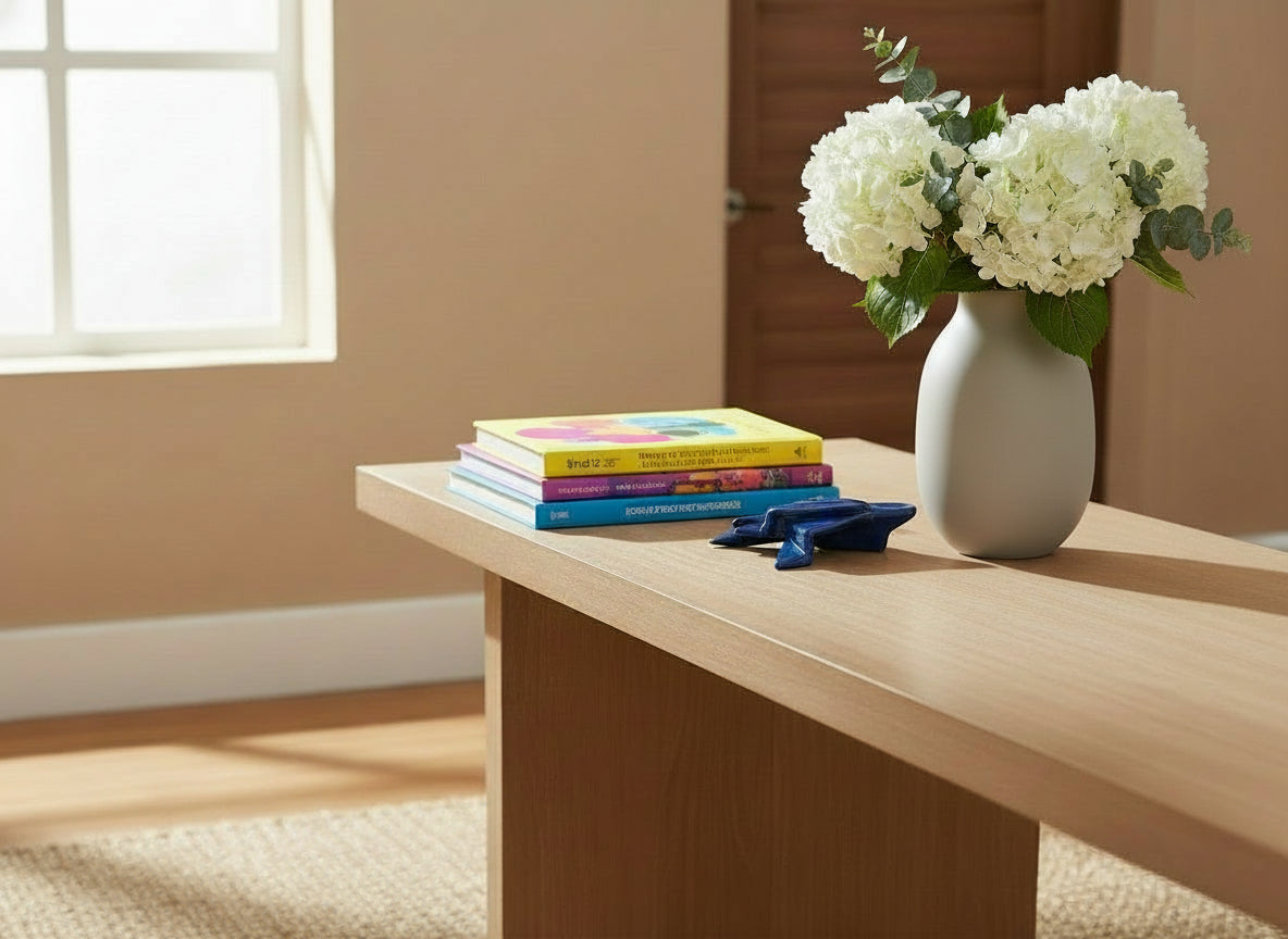 Ranocchia Popikò in ceramica artigianale fatta a mano, smaltata lucida verde e blu, stile contemporaneo Made in Italy.