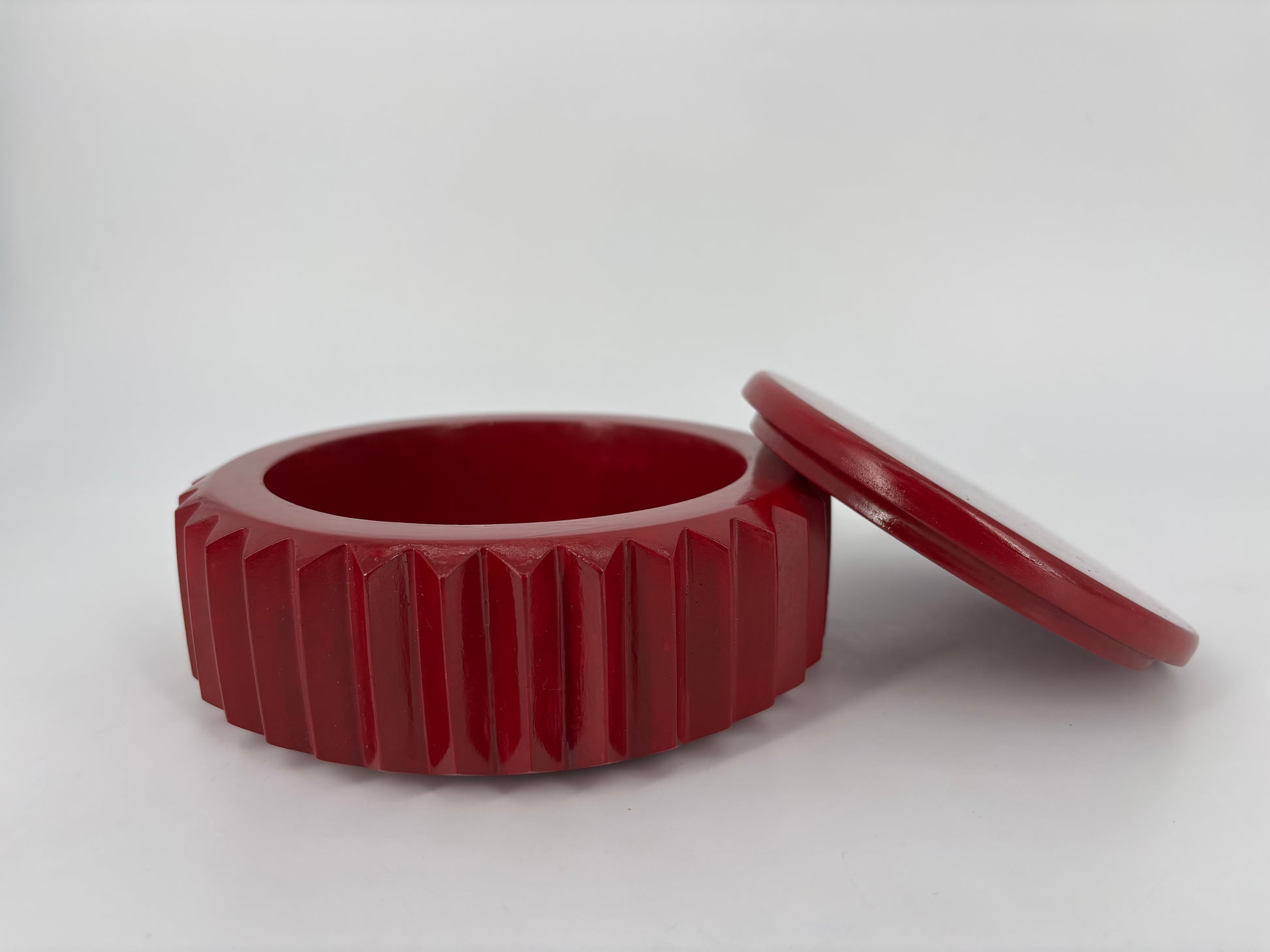 Contenitore ceramica artigianale Popikò rosso lucido con coperchio, design Made in Italy fatto a mano, stile contemporaneo.