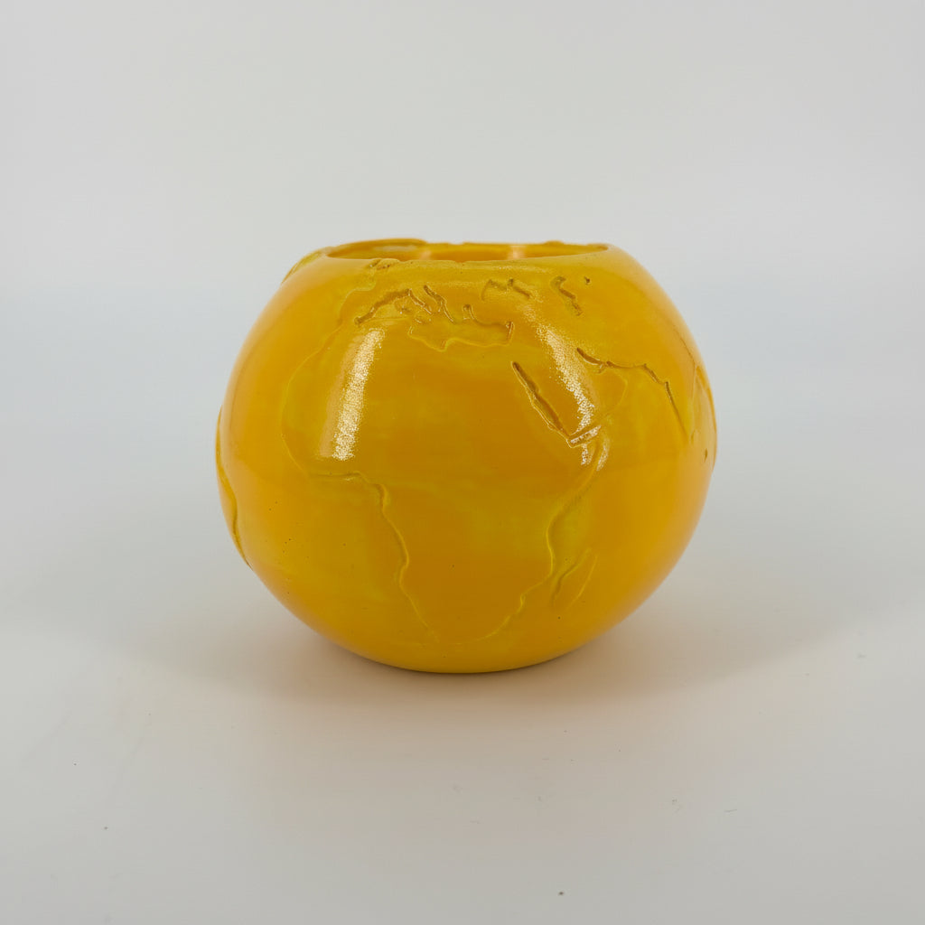 Globo in ceramica artigianale Popikò giallo lucido, Made in Italy, decorazione contemporanea fatta a mano.